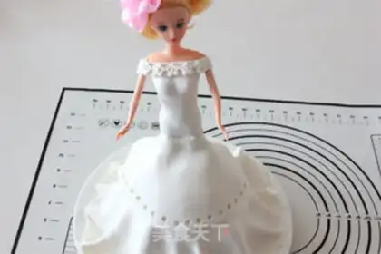 Make Barbie rolls the sugar cake step 27
