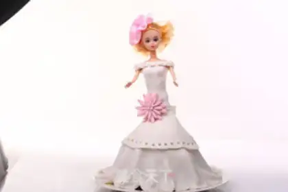 Make Barbie rolls the sugar cake step 30