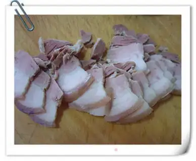 Make Scrambled pork noodles step 1