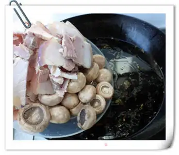 Make Scrambled pork noodles step 5