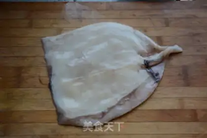Make A ginger squid roll step 1