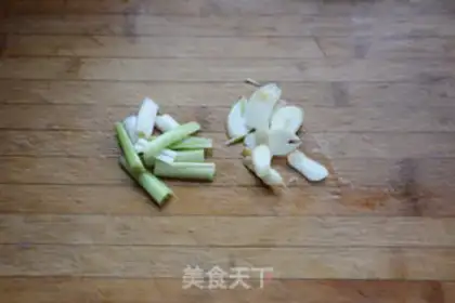 Make A ginger squid roll step 5