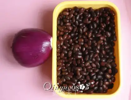 Make Onion-mixed beans step 0