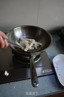 Make A ginger squid roll step 7
