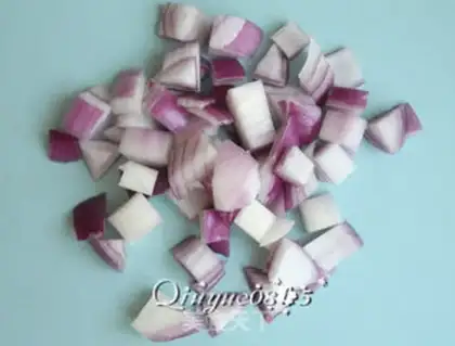 Make Onion-mixed beans step 1