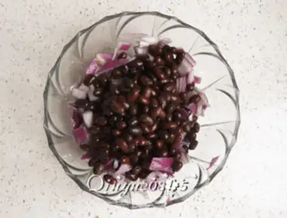 Make Onion-mixed beans step 3