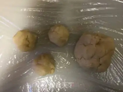 Make Big white cookie step 3