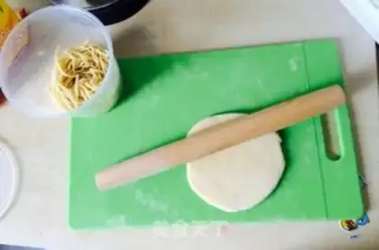 Make Hands on egg noodles step 0