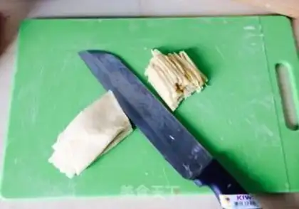 Make Hands on egg noodles step 1