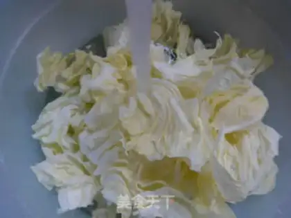 Make Tofu-cooked cabbage step 1
