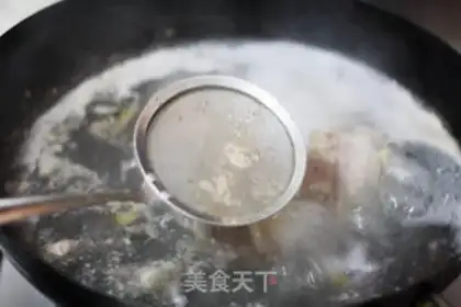Make Crack beef fan soup step 2