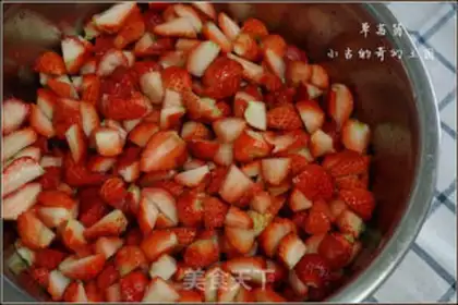 Make Strawberry sauce step 1