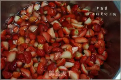 Make Strawberry sauce step 4