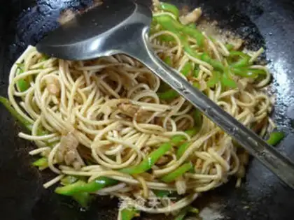 Make Pepper sauce noodles step 6