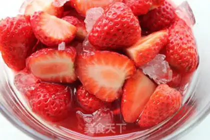 Make Red strawberry sauce step 3