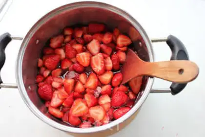 Make Red strawberry sauce step 4