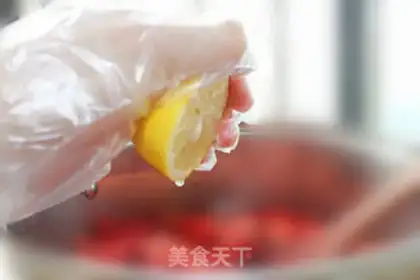 Make Red strawberry sauce step 5