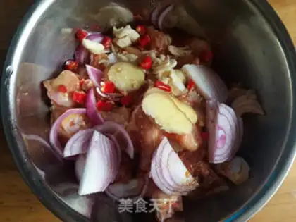 Make A beer with three yellow chickens step 0