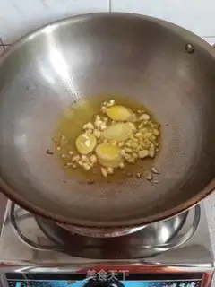 Make A beer with three yellow chickens step 2
