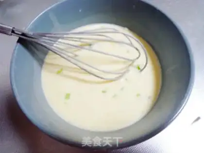 Make Onion omelet step 1