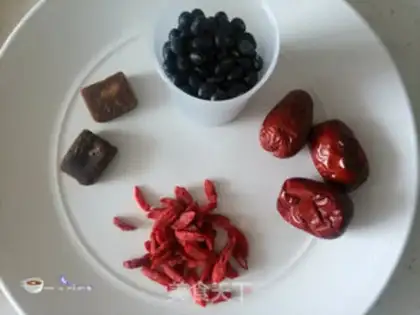 Make Red dates, black beans step 0
