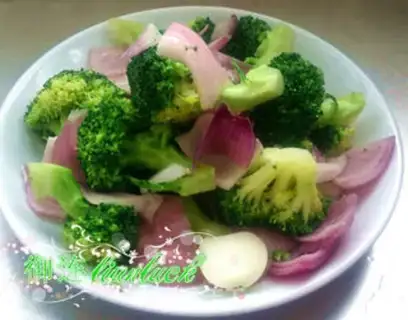 Make Onion fried broccoli step 5