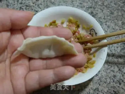 Make Squeeze pork pot sticker step 7
