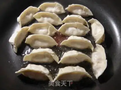 Make Squeeze pork pot sticker step 8