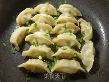 Make Squeeze pork pot sticker step 10