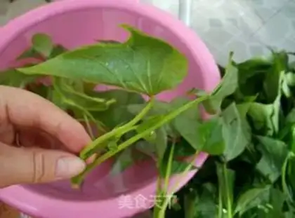 Make Garlic melon leaves step 1
