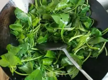 Make Garlic melon leaves step 4