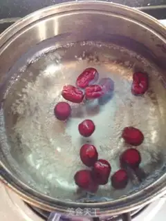 Make ♪ Cows and red date soup ♪ step 1
