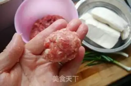 Make Meatball tofu soup step 1