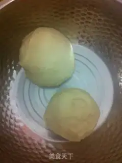 Make Rose bamboo charcoal toast step 2