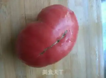 Make Tomato fried eggs step 1