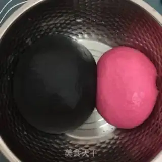 Make Rose bamboo charcoal toast step 7