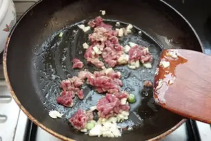 Make Sweet beef fried rice step 1