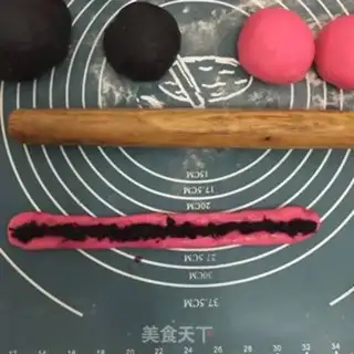 Make Rose bamboo charcoal toast step 9