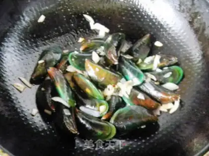 Make Onion mussels step 3
