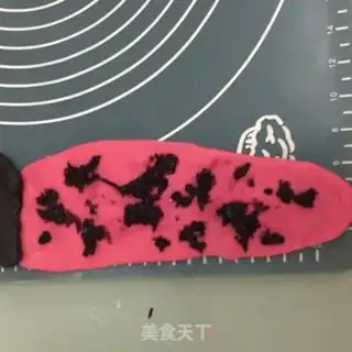 Make Rose bamboo charcoal toast step 12