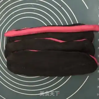 Make Rose bamboo charcoal toast step 14