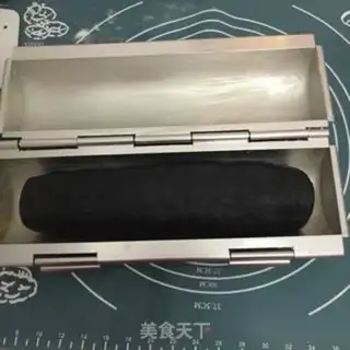 Make Rose bamboo charcoal toast step 18