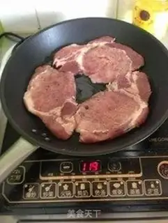 Make A pork chop with apple sauce step 5