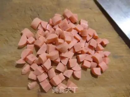 Make Corn-cracked ham and sausage fried rice step 1