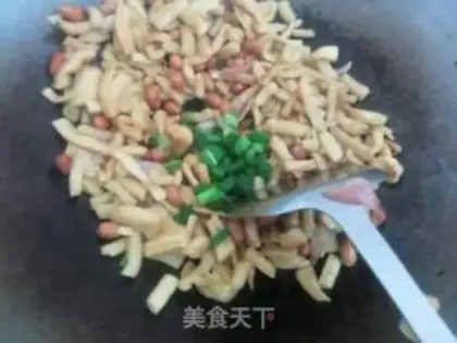 Make Roach and peanuts step 4