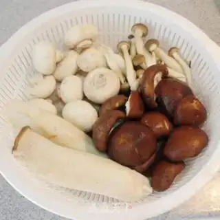 Make Herpes mushroom sauce step 1