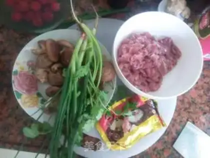 Make Sour sauerkraut mushroom soup step 0