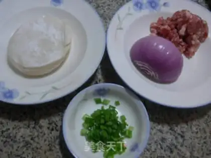 Make Onion pork pot sticker step 0
