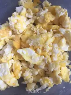 Make Lotus eggs and fried rice step 4
