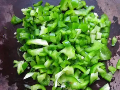 Make Pyramid meat buns step 1